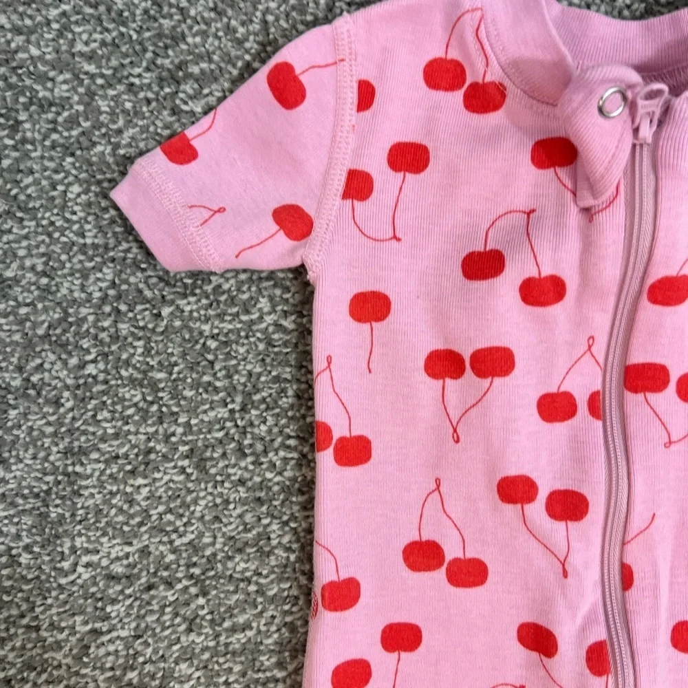 HANNA ANDERSSON CHERRIES SHORTIE SLEEPER 2 WAY ZIPPER 12-18 months